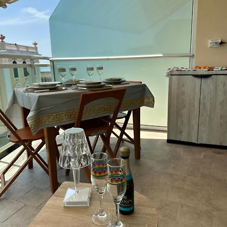 公寓 Casa Del Sole - Relax, Vista Mare, Garage Gratis A 5 Min Dal Centro Di 圣雷默